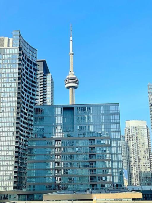 Stunning Luxurious Lakeview Condo By Cn Tower Toronto Exterior foto